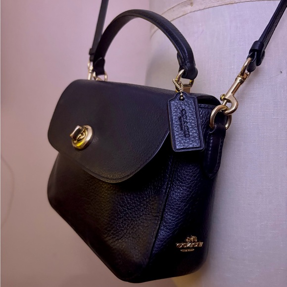 Classic Coach Crossbody Handbag - Picture 2 of 13